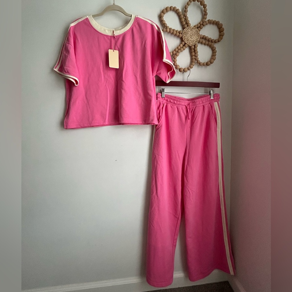 **NWT Entro Stripe Set in Pink and White